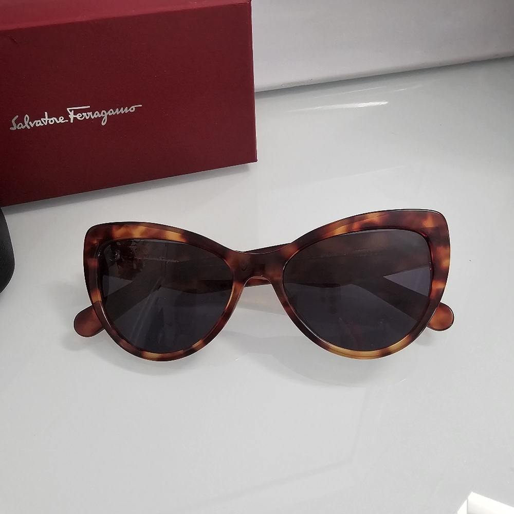 Salvatore Ferragamo Cat Eye Sunglasses FULL SET - Picture 5 of 14